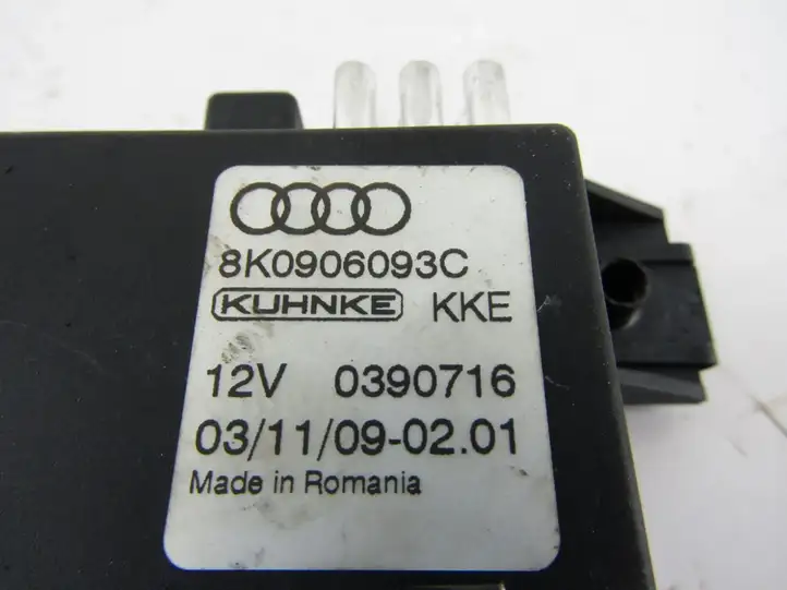 Audi Q5 SQ5 (2008 - 2012) Реле насоса горючего — фото 1