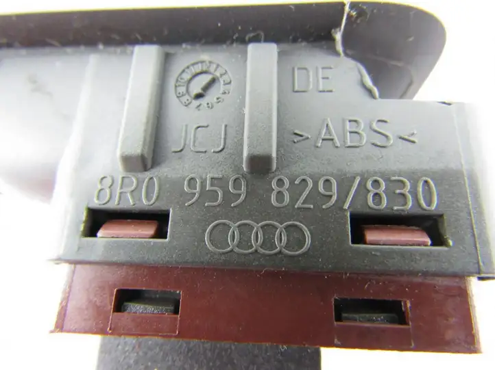 Audi Q5 SQ5 (2008 - 2012) Кнопка закрытия крышки багажника — фото 1
