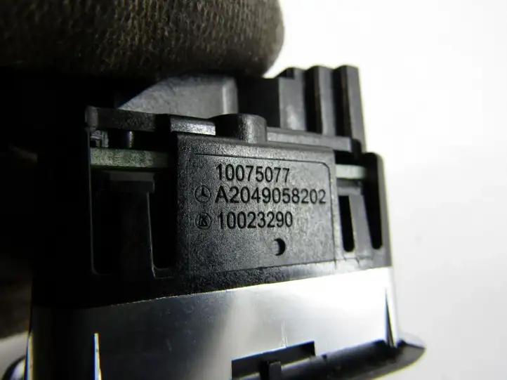 Mercedes-Benz C W204 (2007 - 2014) Кнопка стеклоподъемников — фото 1