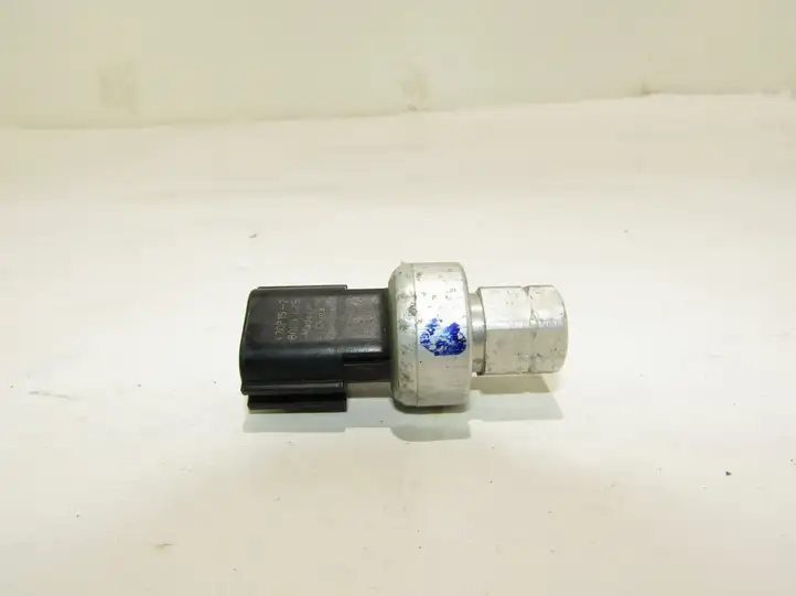 Mitsubishi ASX (2010 - 2016) Датчик давления масла двигателя — фото 1