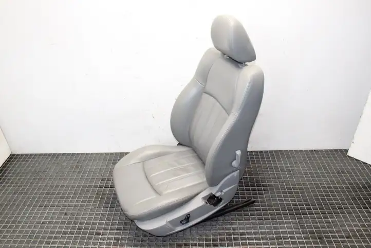 Chrysler 300 - 300C (2005 - 2011) Переднее сиденье водителя — фото 9