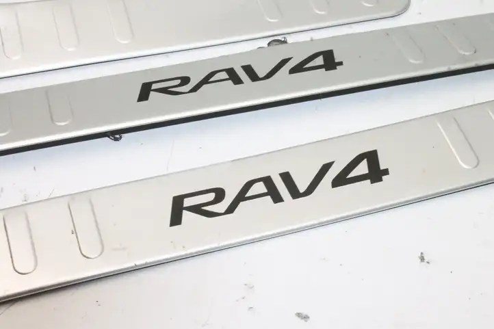 Toyota RAV 4 (XA40) (2012 - 2018) Накладка порога — фото 2
