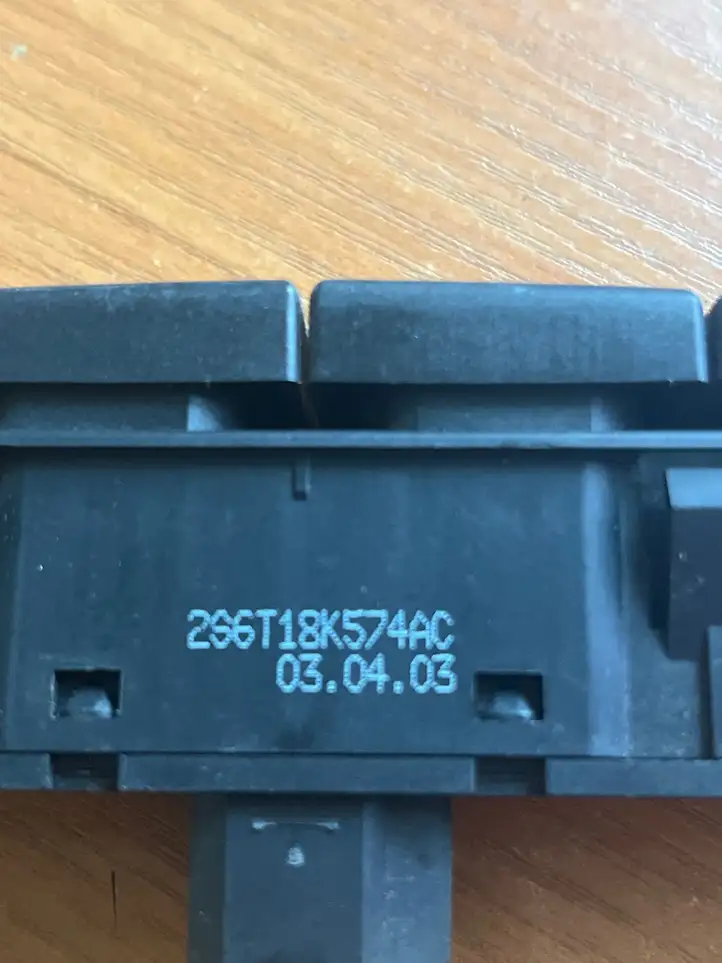 Ford Fiesta (2000 - 2005) 2S6T18K574AC Кнопка обогрева стекла — фото 2