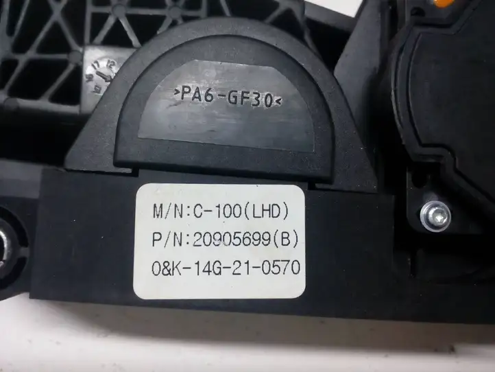 Opel Antara (2011 - 2017) 20905699 Педаль акселератора — фото 4