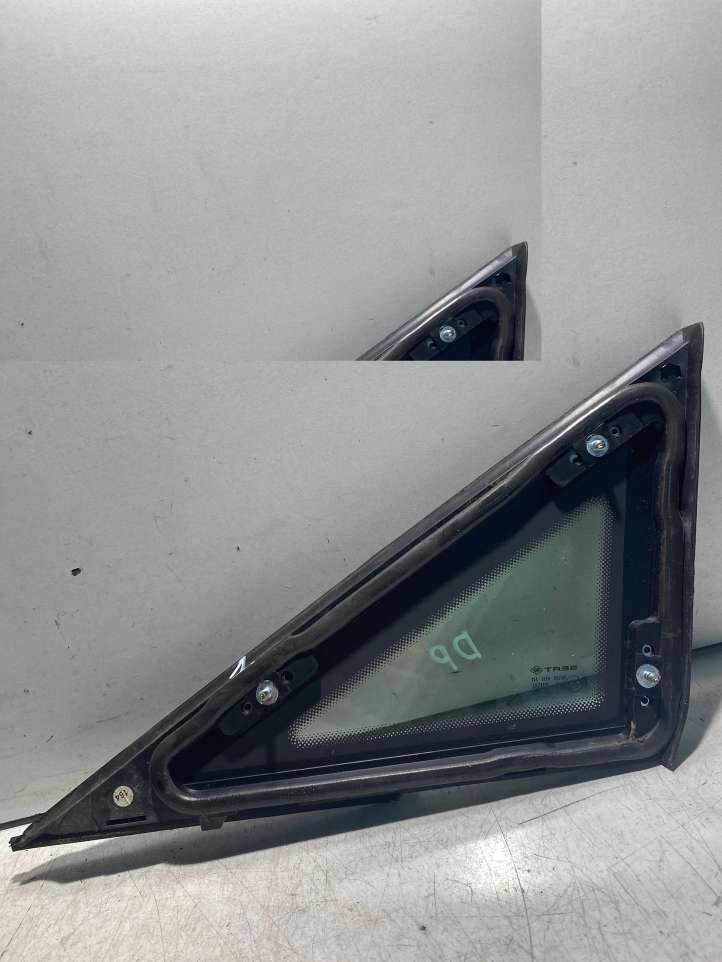 Seat Ibiza III (6L) (2002 - 2008)  6J0845412 Треугольное стекло в передней части кузова