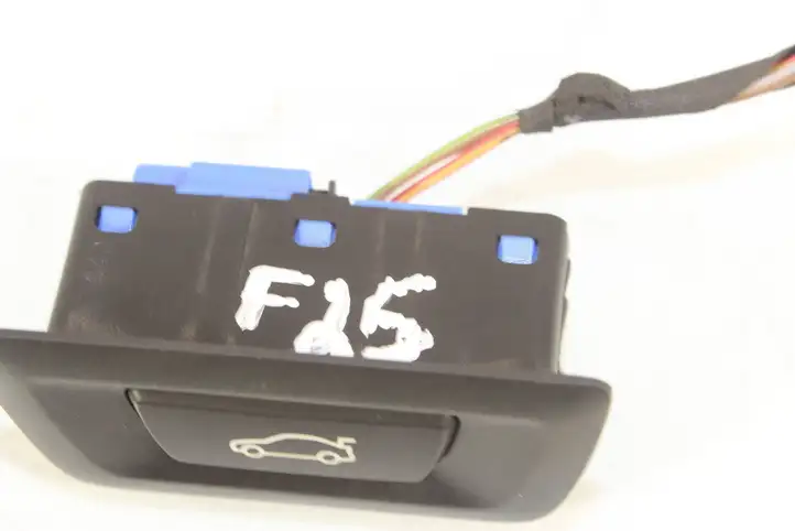BMW X3 F25 (2010 - 2017) 9162643 Кнопка закрытия крышки багажника — фото 4