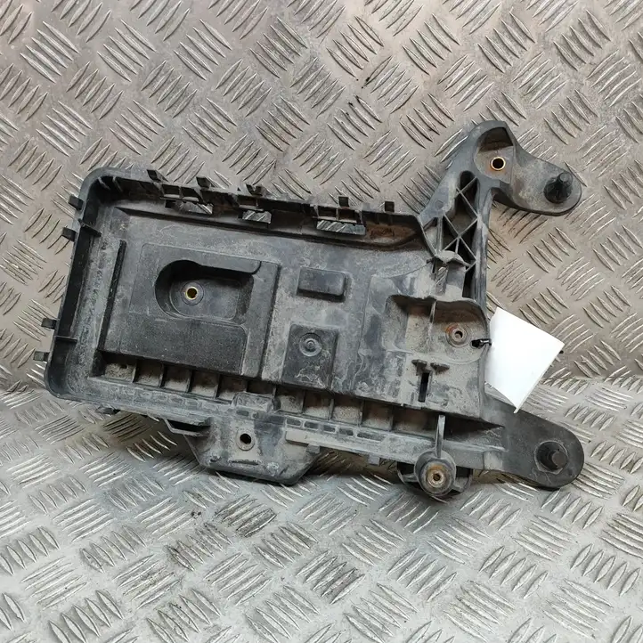 Volkswagen Caddy (2015 - 2020) 1K0915325B Ящик аккумулятора — фото 1