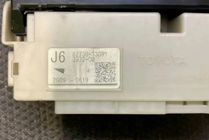 Lexus ES 300h (2012 - 2018) 8273033G91 Блок предохранителей — фото 2