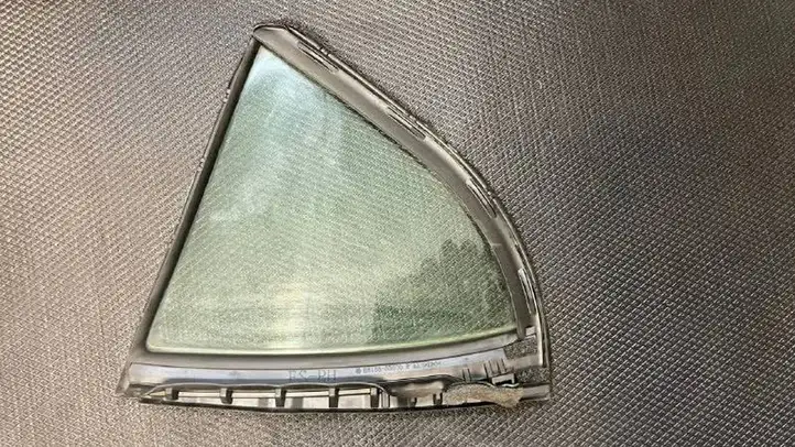 Lexus ES 300h (2012 - 2018) 6818833070 Форточка двери — фото 2