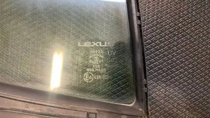 Lexus ES 300h (2012 - 2018) 6818833070 Форточка двери — фото 3