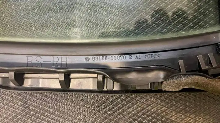 Lexus ES 300h (2012 - 2018) 6818833070 Форточка двери — фото 4