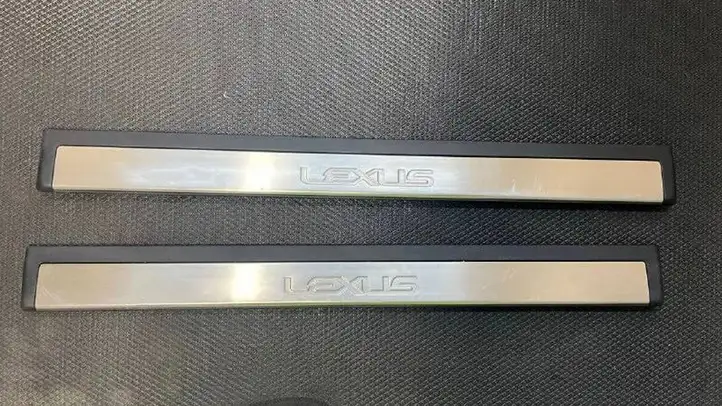 Lexus ES 300h (2012 - 2018) 6791133110 Внутренняя отделка заднего порога — фото 1