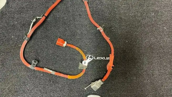 Lexus ES 300h (2012 - 2018) 8212433090 Прочая электропроводка — фото 1