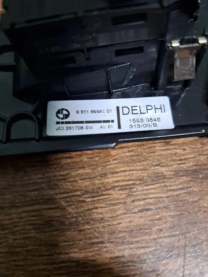 BMW 5 E60 E61 (2004 - 2010) 6931966 Кнопка стеклоподъемников — фото 2