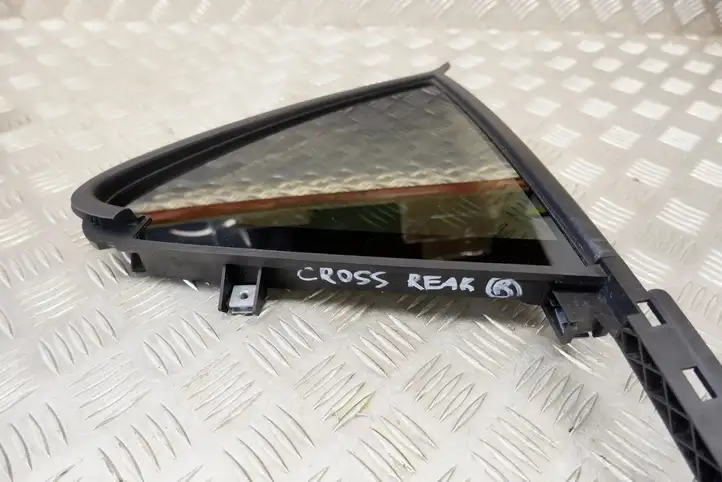 Toyota Yaris Cross (2020 - ) 680110D021 Форточка двери — фото 2