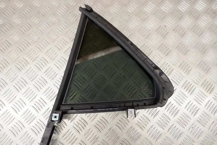 Toyota Yaris Cross (2020 - ) 680110D021 Форточка двери — фото 6