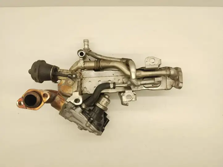 BMW 1 F20 F21 (2011 - 2019) 8477660 Охладитель клапана EGR — фото 1
