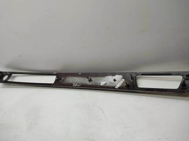 BMW 3 E90 E91 (2005 - 2012)  52850610 Декоративная отделка