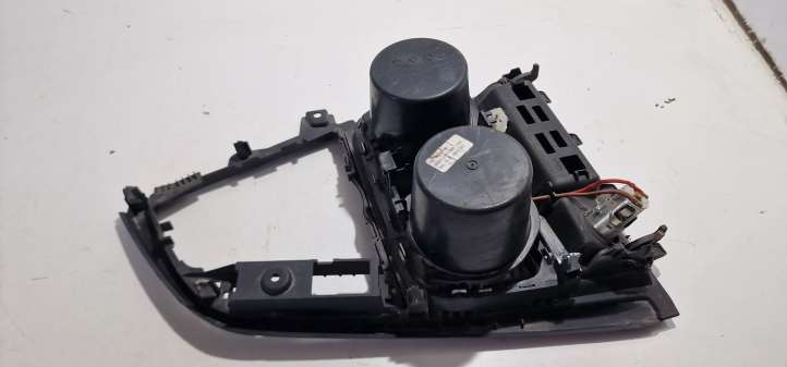 BMW 3 F30 F35 F31 (2012 - 2018)  9218925 Держатель чашки
