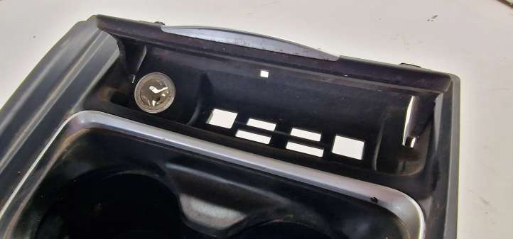 BMW 3 F30 F35 F31 (2012 - 2018)  9218925 Держатель чашки