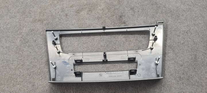 BMW 3 E90 E91 (2005 - 2012)  6958411 Декоративная отделка