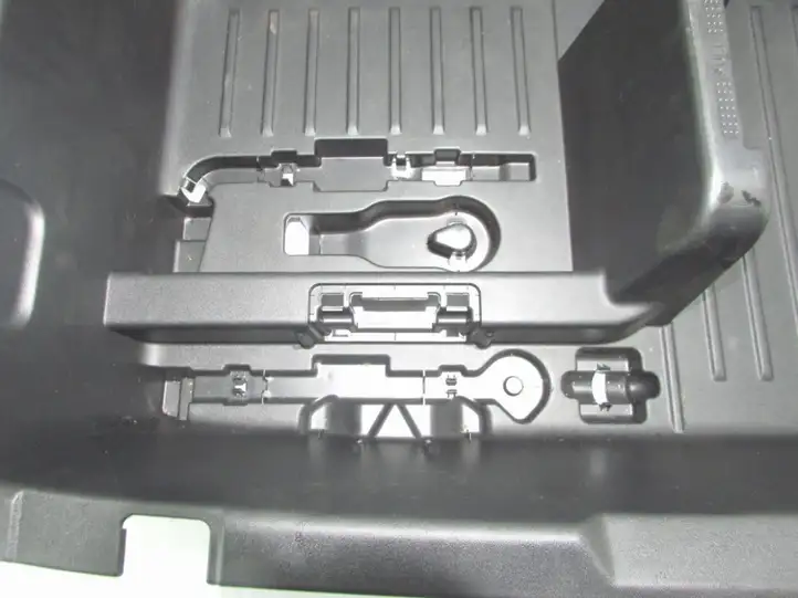 Nissan Juke I F15 (2010 - 2018) Вещевой ящик — фото 3