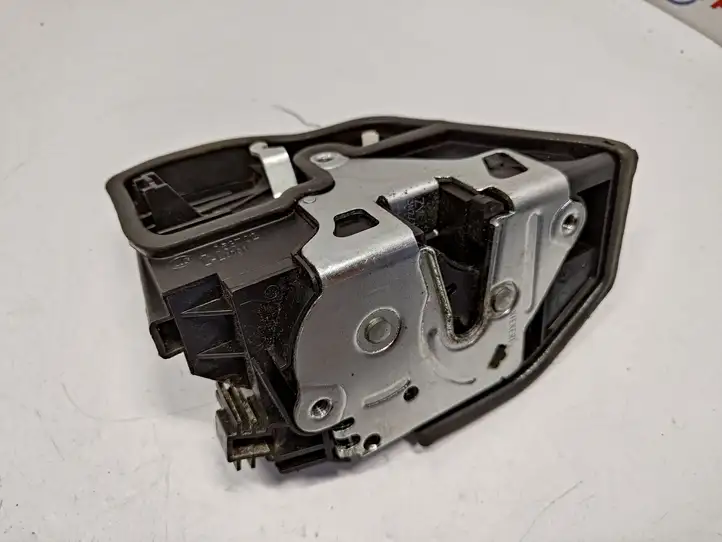 BMW 3 F30 F35 F31 (2012 - 2018) 7229458 Замок передней двери — фото 1