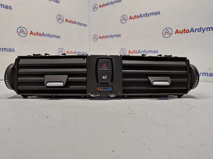 BMW 3 F30 F35 F31 (2012 - 2018) 9218552 Центральный воздушный дефлектор — фото 1