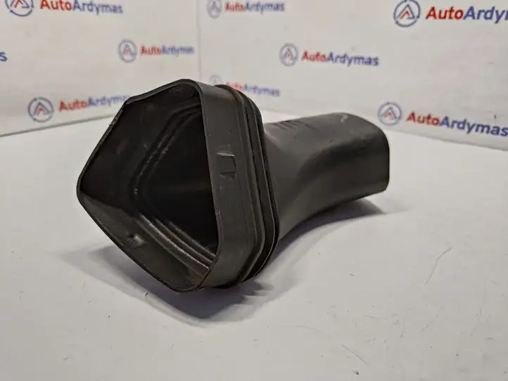 BMW 3 E90 E91 (2005 - 2012) 13717798876 Детали воздухозаборника — фото 1