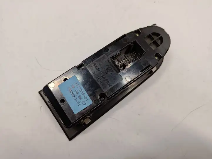 BMW 3 E90 E91 (2005 - 2012) 9217335 Кнопка стеклоподъемников — фото 2