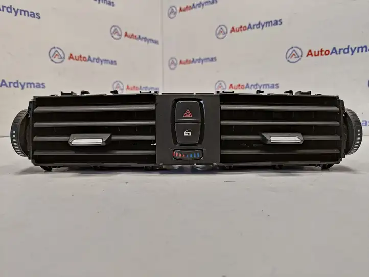 BMW 3 F30 F35 F31 (2012 - 2018) 9218552 Центральный воздушный дефлектор — фото 1
