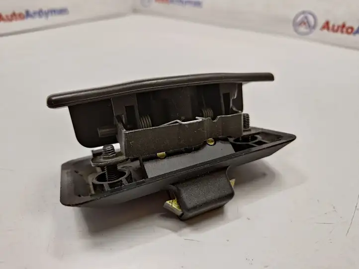 BMW 5 E60 E61 (2004 - 2010) 51168163017 Ручка бардачка — фото 3