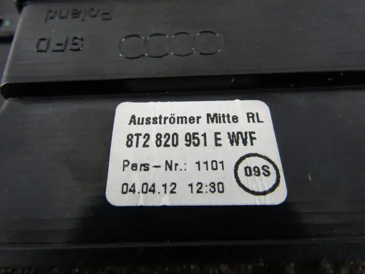 Audi A4 S4 B8 8K (2007 - 2011) Центральный воздушный дефлектор — фото 1