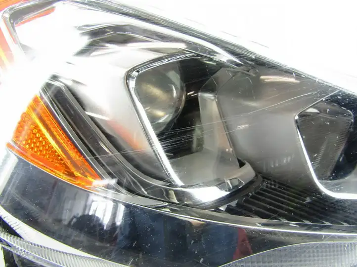 Ford Kuga II (2013 - 2019) Передняя фара — фото 8