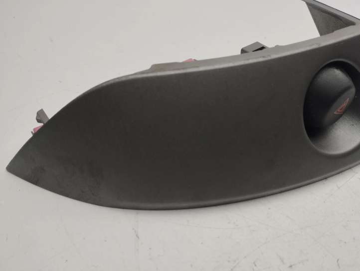 Toyota RAV 4 (XA30) (2006 - 2016)  5541242060 Прикуриватель