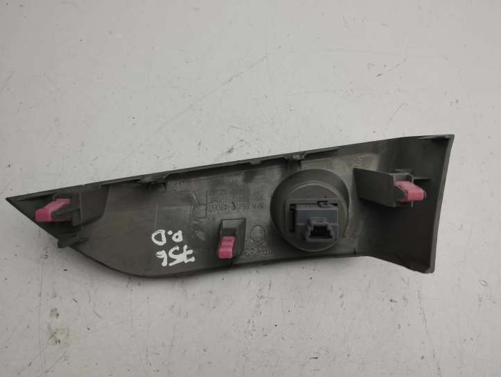 Toyota RAV 4 (XA30) (2006 - 2016)  5541242060 Прикуриватель