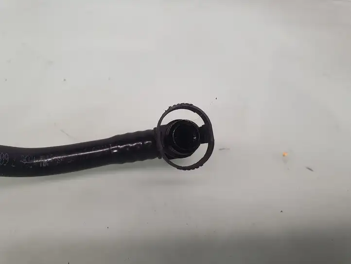 BMW 3 F30 F35 F31 (2012 - 2018) 13907601515 Шланг сапуна — фото 3