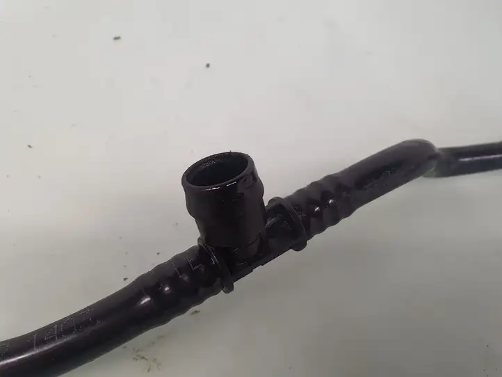BMW 3 F30 F35 F31 (2012 - 2018) 13907601515 Шланг сапуна — фото 4