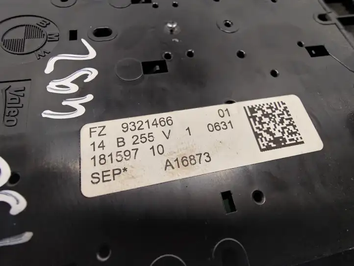 BMW 3 F30 F35 F31 (2012 - 2018) 9321466 Передняя подсветка — фото 4