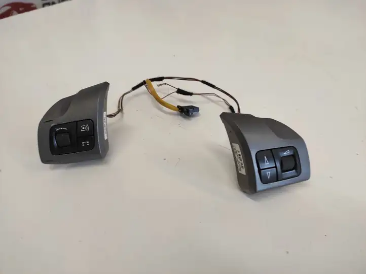 Opel Astra H (2004 - 2009) 305582185057 Кнопки на рулевом колесе — фото 1
