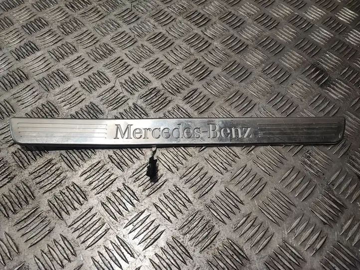 Mercedes-Benz GL X166 (2013 - 2019) A1666809500 Внутренняя отделка переднего порога — фото 1