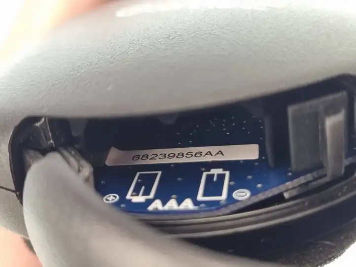 Chrysler Pacifica (2016 - ) 68239856AA Комплект громкой связи (Hands Free) — фото 4