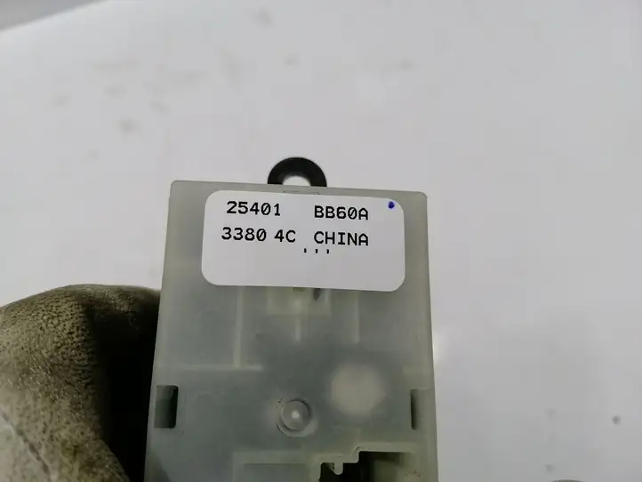 Nissan Qashqai (2010 - 2013) 25401BB60A Блок кнопок стеклоподъемников — фото 2