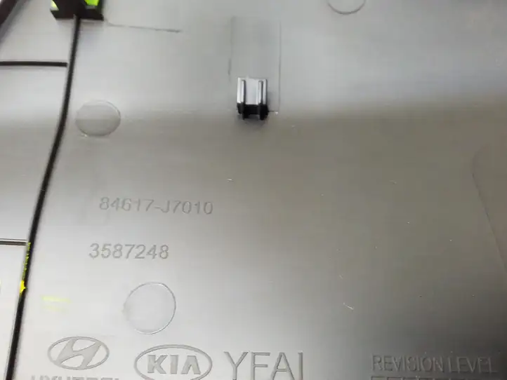 Kia Ceed (2018 - 2021) 84617J7010 Прочие детали салона — фото 8