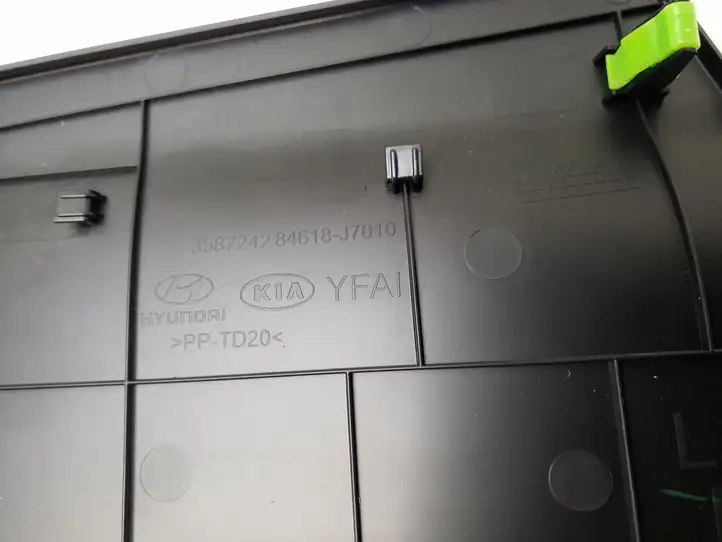 Kia Ceed (2018 - 2021) 84618J7010 Прочие детали салона — фото 7
