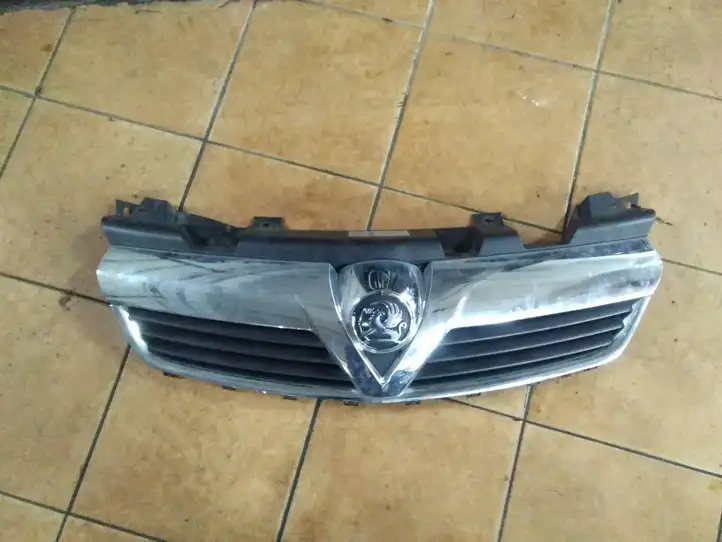 Opel Zafira B (2008 - 2014) 13157590 Передняя решетка — фото 1