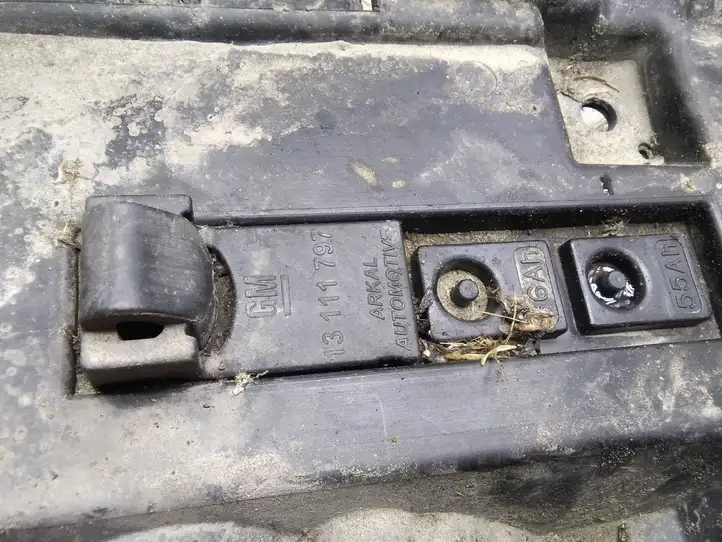 Opel Vectra C (2005 - 2009) 13111797 Площадка аккумулятора — фото 4