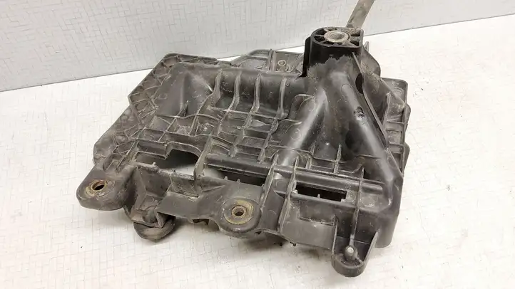 Volkswagen Polo (2005 - 2009) 6Q0915331D Площадка аккумулятора — фото 3