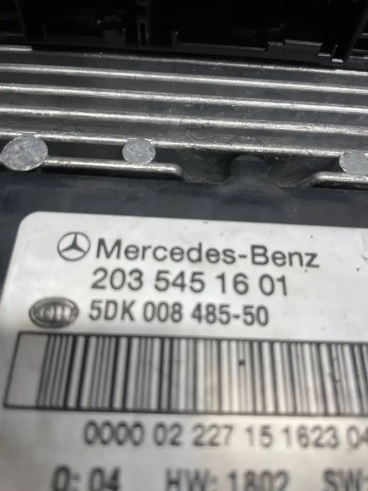 Mercedes-Benz C W203 (2000 - 2007) 2035451601 Блок предохранителей (комплект) — фото 3