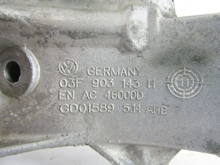 Volkswagen Golf VI (2009 - 2013) Кронштейн масляного фильтра — фото 4